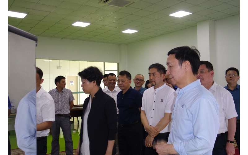 市委副書記、市長張迎春走訪智能制造企業(yè)，來我司調(diào)研，與我司高層領(lǐng)導(dǎo)親切會面。
